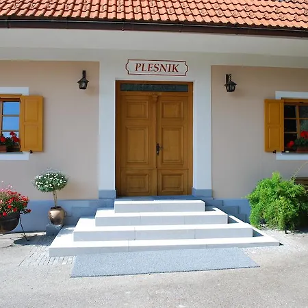 Bivanje na kmetiji Farm Rotovnik - Plesnik